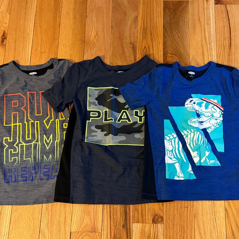 5T Old Navy Moisture-Wicking Graphic Tee for Toddler Boys (set of three)